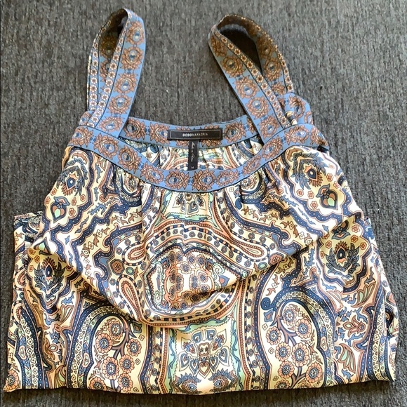 NWOT Bcbgmaxazria Printed Cold Shoulder Top💙 - Picture 2 of 4